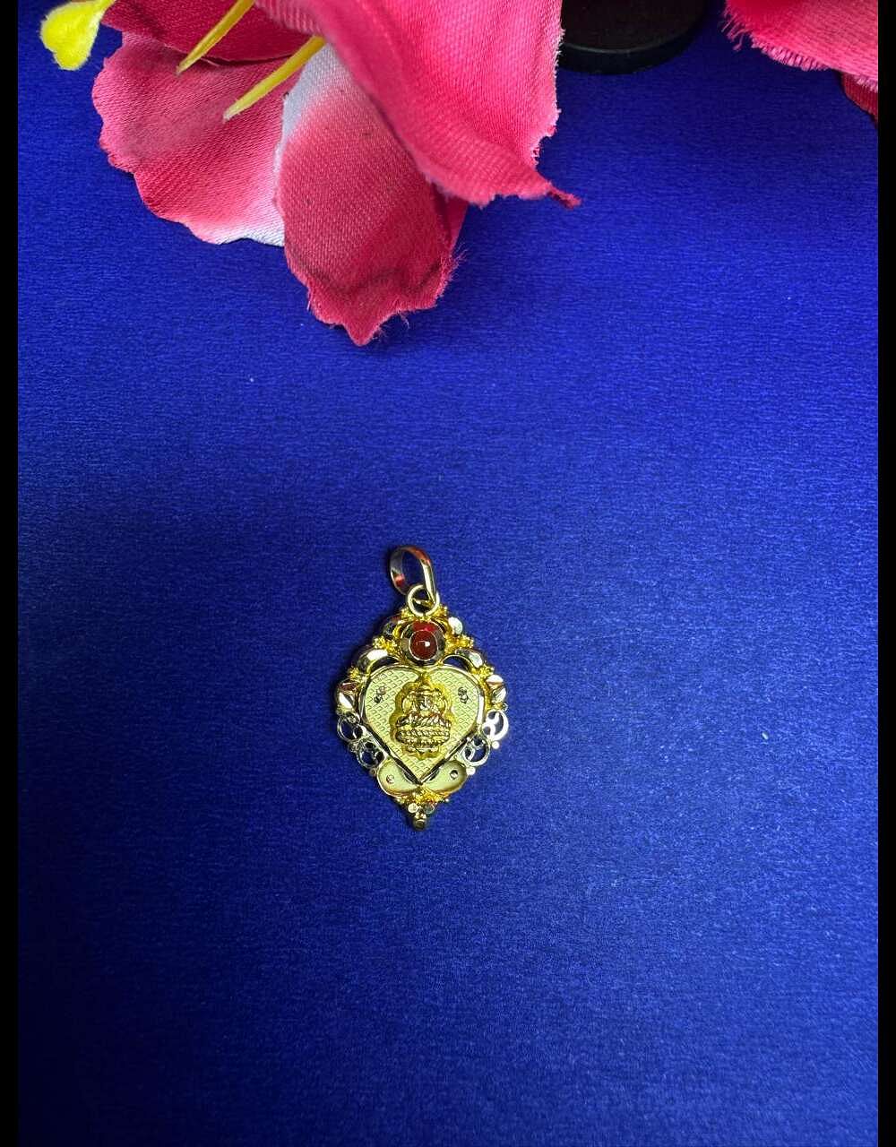 WOMEN PENDANT ;  
