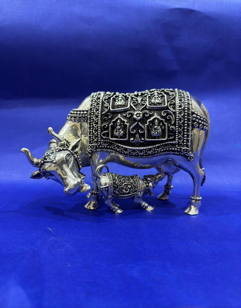 GRAND ANTIQUE COW  